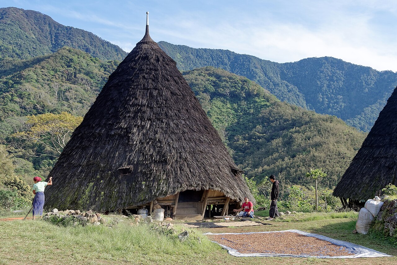 Jak naprawdę wygląda zwiedzanie Wae Rebo bez przewodnika