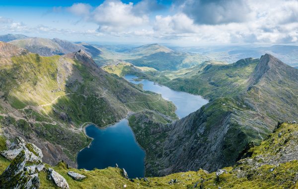 Wandern Sie durch Snowdon auf dem malerischsten Weg
